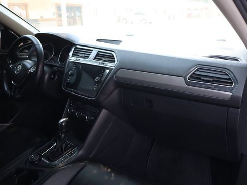 Used 2018 Volkswagen Tiguan SE AWD/4WD image 17