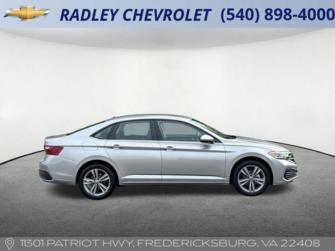Used 2024 Volkswagen Jetta SE FWD image 6