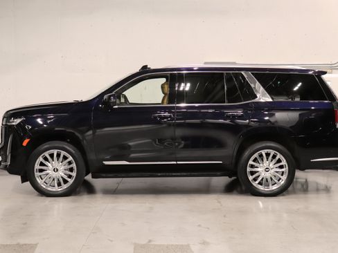 Used 2024 Cadillac Escalade Premium Luxury AWD/4WD image 2