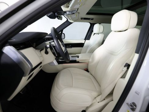 Used 2025 Land Rover Range Rover SE image 15