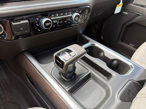 New 2026 GMC Sierra 1500 SLT AWD/4WD image 17
