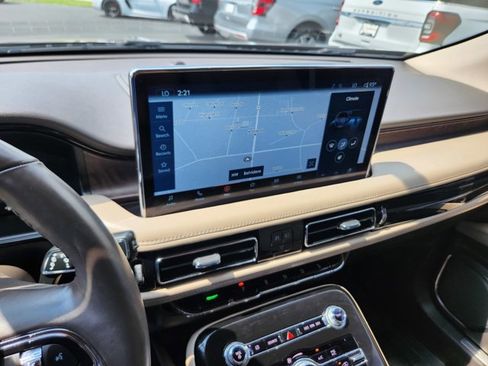 Used 2022 Lincoln Nautilus Reserve image 10