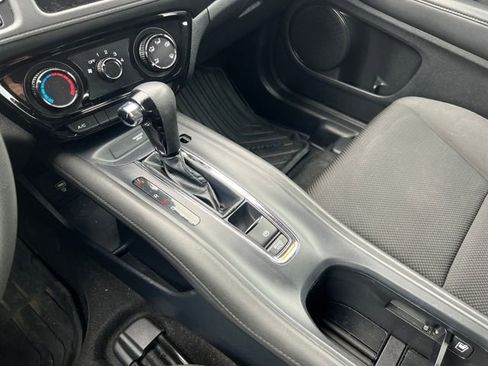 Used 2022 Honda HR-V LX image 27