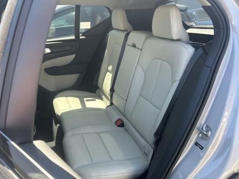 Used 2023 Volvo XC40 B5 Ultimate w/ Climate Package AWD/4WD image 3