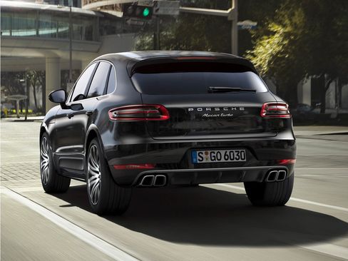 Used 2018 Porsche Macan AWD/4WD image 3