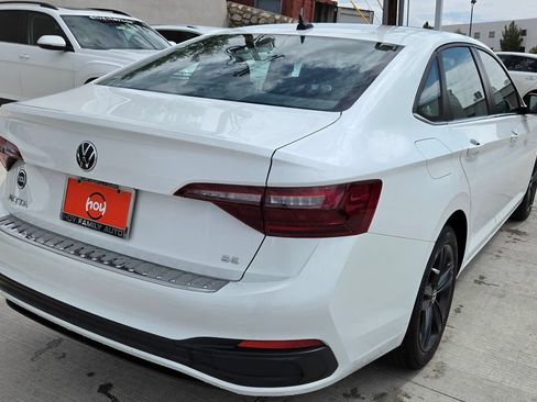 Used 2023 Volkswagen Jetta SE FWD image 11