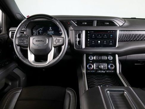 Used 2023 GMC Yukon Denali w/ Denali Reserve Package AWD/4WD image 11