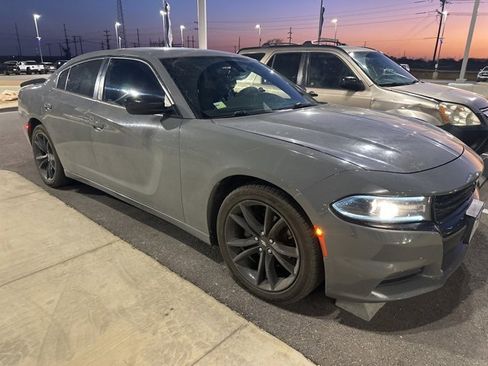Used 2018 Dodge Charger SXT w/ Blacktop Package image 2