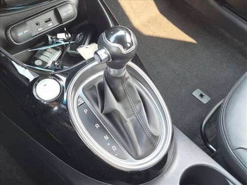 Used 2015 Kia Soul ! w/ Sun & Sound Package FWD image 17