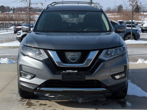 Used 2017 Nissan Rogue SV w/ Sun & Sound Touring Package image 10