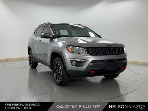 Used 2020 Jeep Compass Trailhawk AWD/4WD image 3