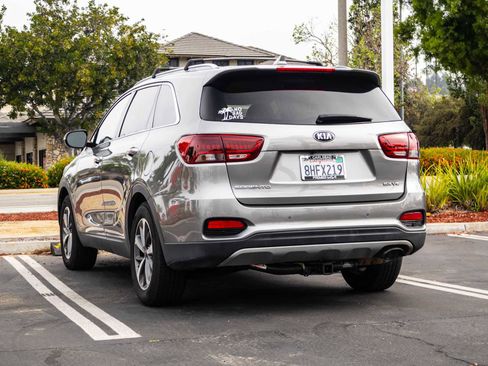 Used 2019 Kia Sorento EX image 4