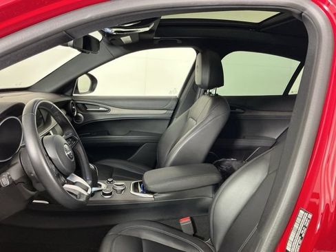 Used 2023 Alfa Romeo Stelvio Ti AWD/4WD image 10