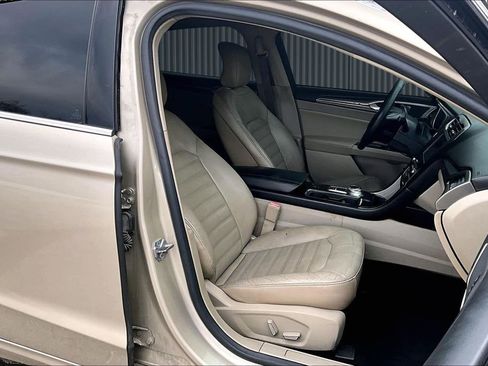 Used 2017 Ford Fusion Energi SE image 8