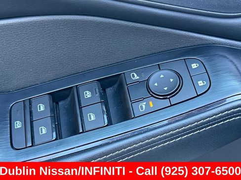 Used 2024 Nissan Rogue SV FWD image 13