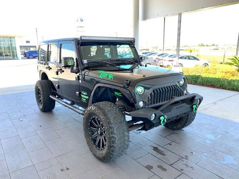 Used 2015 Jeep Wrangler Unlimited Sahara w/ Connectivity Group image 3
