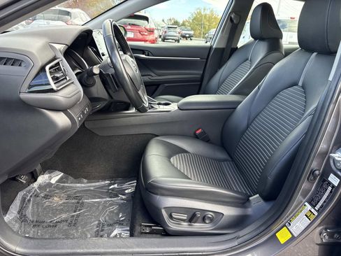 Used 2024 Toyota Camry SE image 30