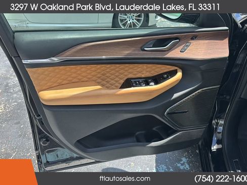 Used 2022 Jeep Grand Cherokee Summit w/ Luxury Tech Group V AWD/4WD image 22
