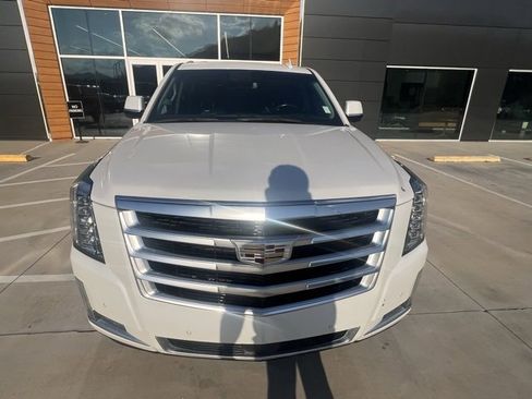 Used 2019 Cadillac Escalade ESV Premium Luxury image 8