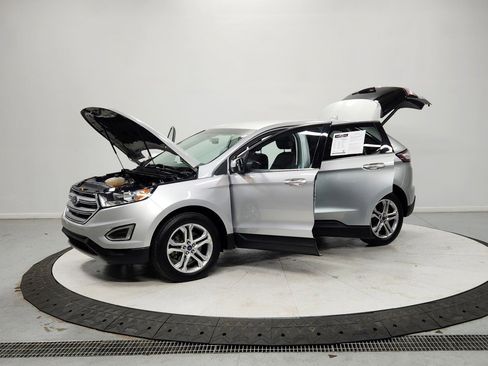 Used 2018 Ford Edge Titanium image 11