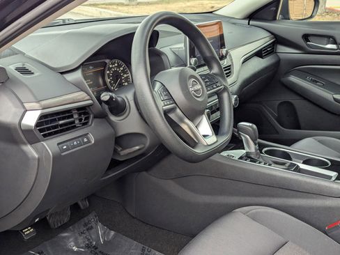 Used 2024 Nissan Altima 2.5 SV image 13