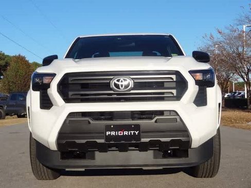 Used 2024 Toyota Tacoma SR image 9
