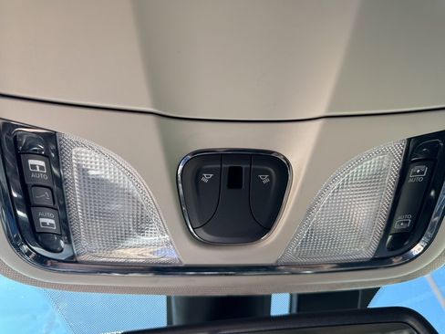 Used 2015 Jeep Cherokee Trailhawk w/ Comfort/Convenience Group image 46