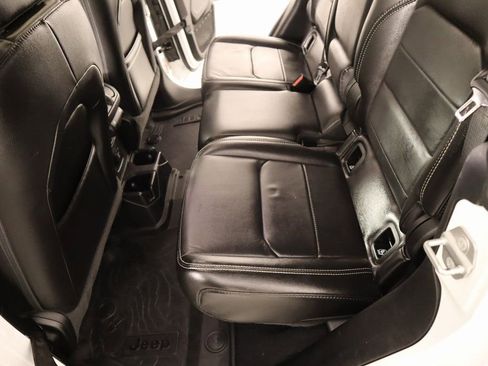 Used 2020 Jeep Gladiator Overland image 13