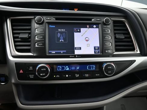 Used 2015 Toyota Highlander XLE FWD image 19