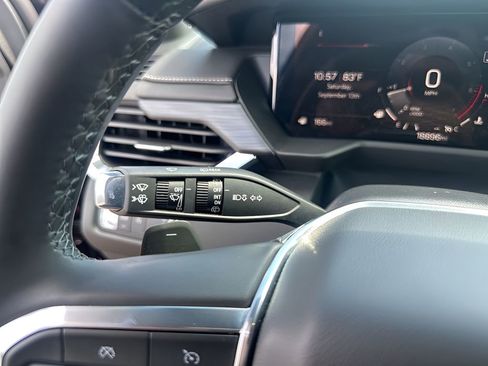 Used 2025 GMC Acadia Elevation image 32