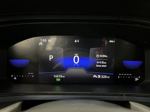 Used 2024 Volkswagen Taos SE w/ Panoramic Sunroof Package image 17