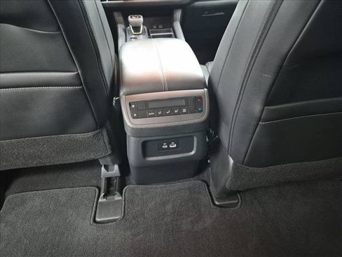 Used 2024 Nissan Pathfinder SL AWD/4WD image 18