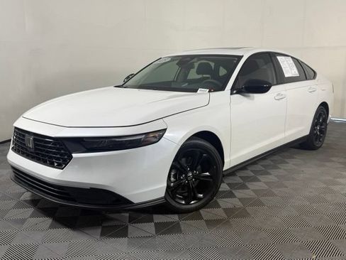 Used 2025 Honda Accord SE image 1