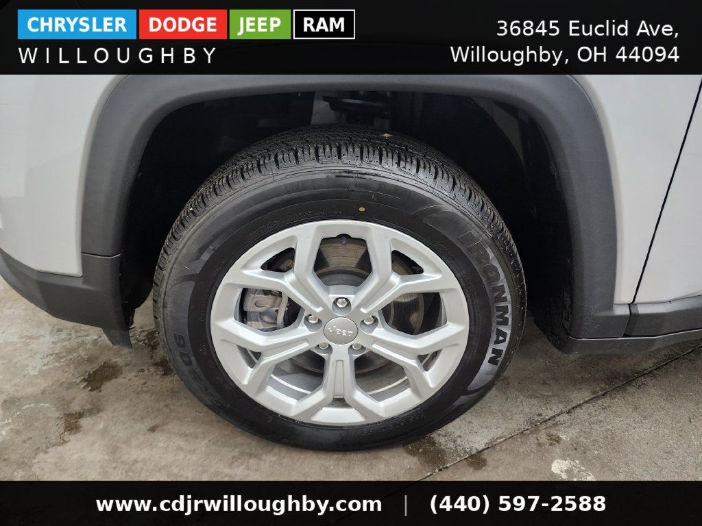 Used 2024 Jeep Compass Latitude AWD/4WD image 36