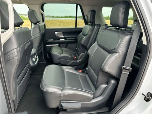 Used 2025 Ford Expedition Platinum AWD/4WD image 24