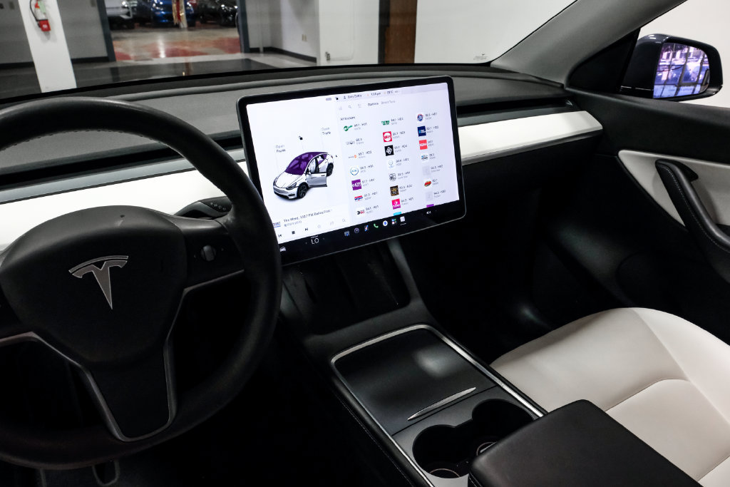 Used 2022 Tesla Model Y Long Range AWD/4WD image 21
