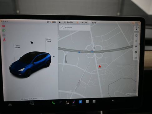 Used 2021 Tesla Model Y 2WD image 12