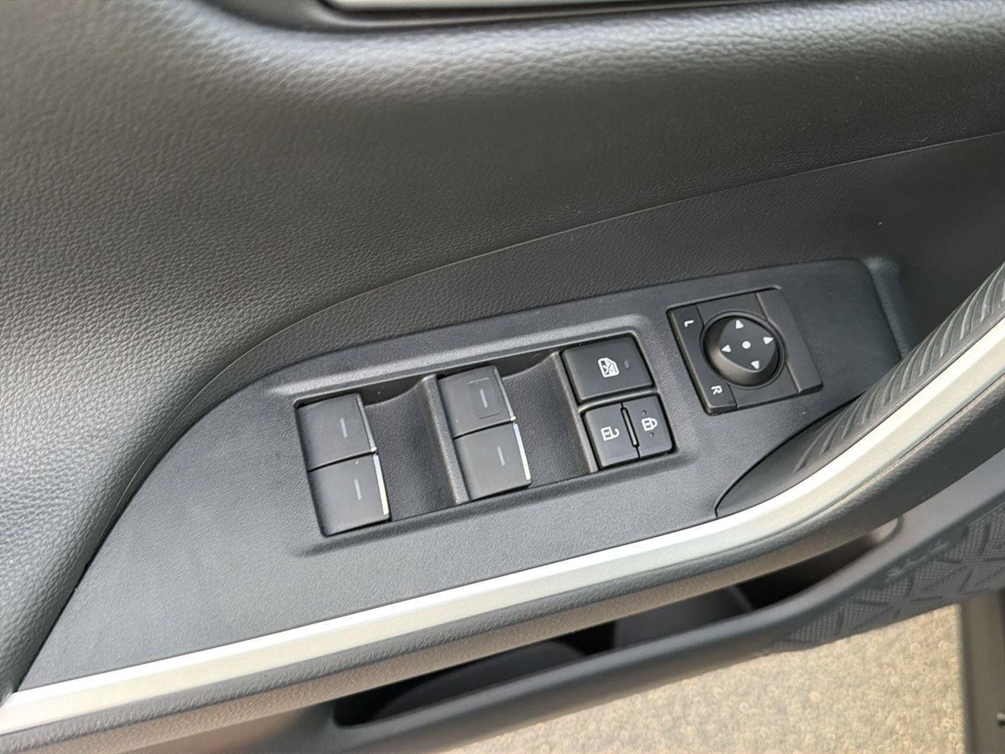 Certified 2025 Toyota RAV4 XSE AWD/4WD image 33