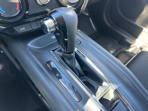 Used 2022 Honda HR-V LX image 15