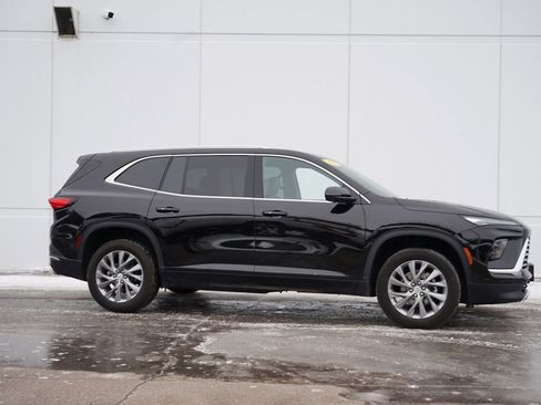 Used 2025 Buick Enclave Preferred image 2