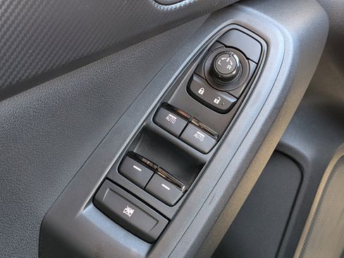 Used 2025 Subaru Crosstrek 2.0i image 22