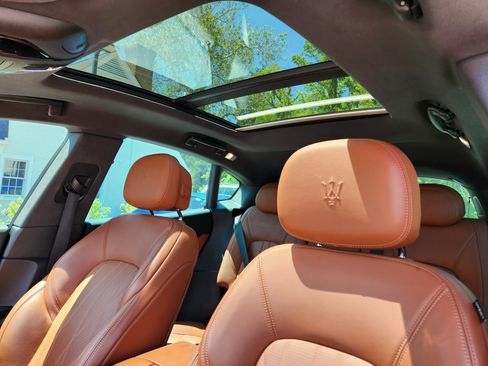Used 2019 Maserati Levante GranLusso AWD/4WD image 15