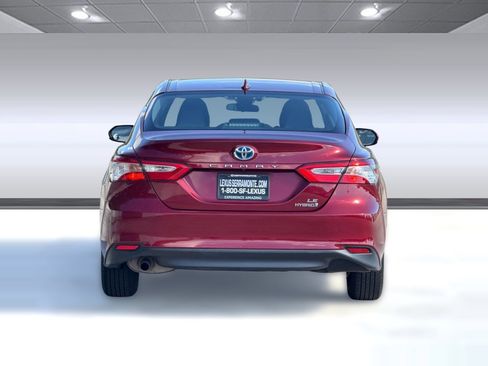 Used 2020 Toyota Camry LE image 9