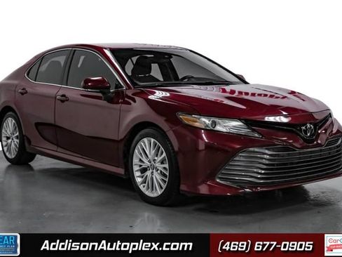 Used 2018 Toyota Camry XLE FWD image 1