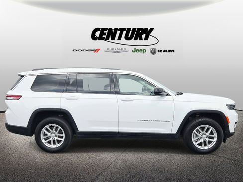 Used 2022 Jeep Grand Cherokee L Laredo w/ Luxury Tech Group I AWD/4WD image 2