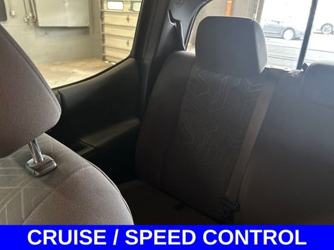 Used 2017 Toyota Tacoma TRD Sport w/ Tow Package (A/T) image 12