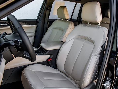 Used 2024 Jeep Grand Cherokee Limited AWD/4WD image 18