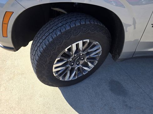 Used 2025 Chevrolet Tahoe Z71 image 9