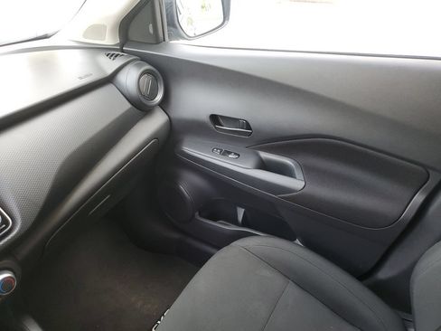 Certified 2025 Nissan Kicks Play S FWD image 34