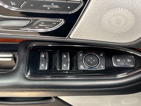 Used 2019 Lincoln Navigator L Reserve image 17